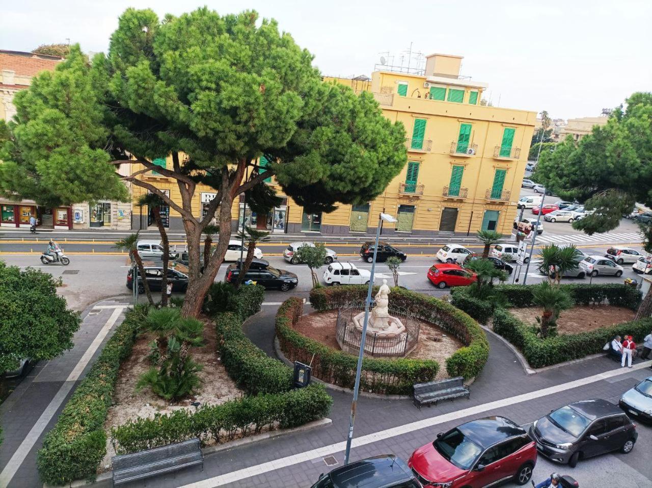 Отель Conte Cavour Мессина Экстерьер фото